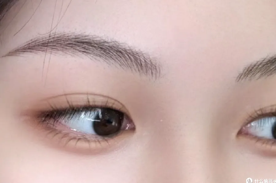 眼镜妹的妆容:戴眼镜怎么化示例图
